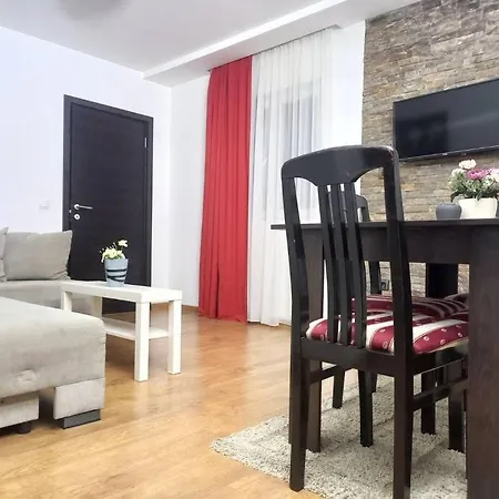 2br Airport W/free Private Parking *