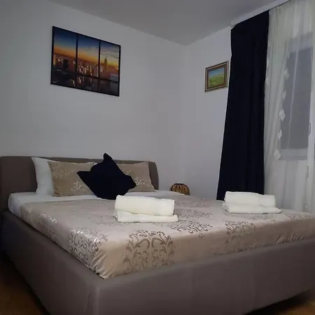 2br Airport W/free Private Parking Apartment Ledine