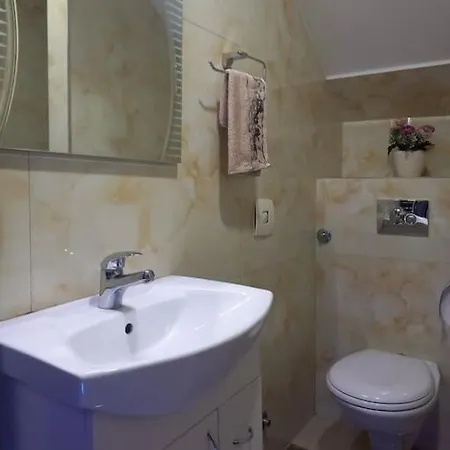 Apartment 2br Airport W/free Private Parking *